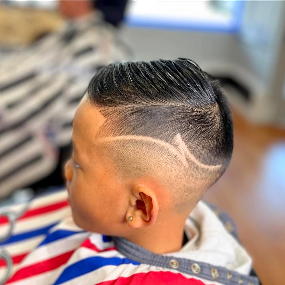 Textured crop with a faded back and sides